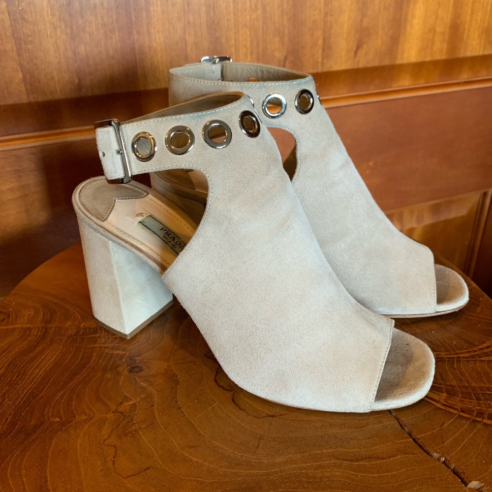 PRADA Suede Grommet Sandal 37.5 (US 7-7.5) ❤️